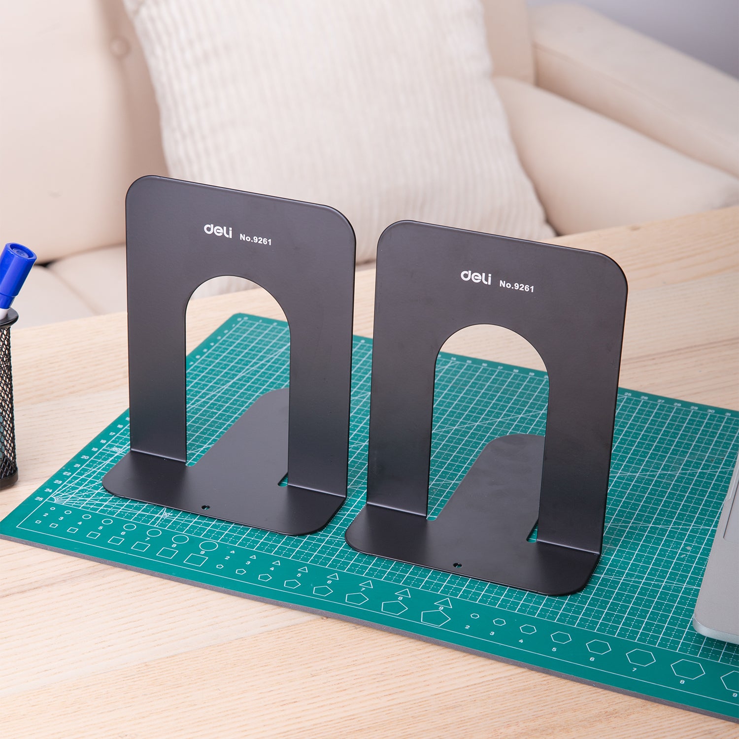 Deli Stationery-       Book End 6.5"(Black)(Pair) (SKU: E9261)