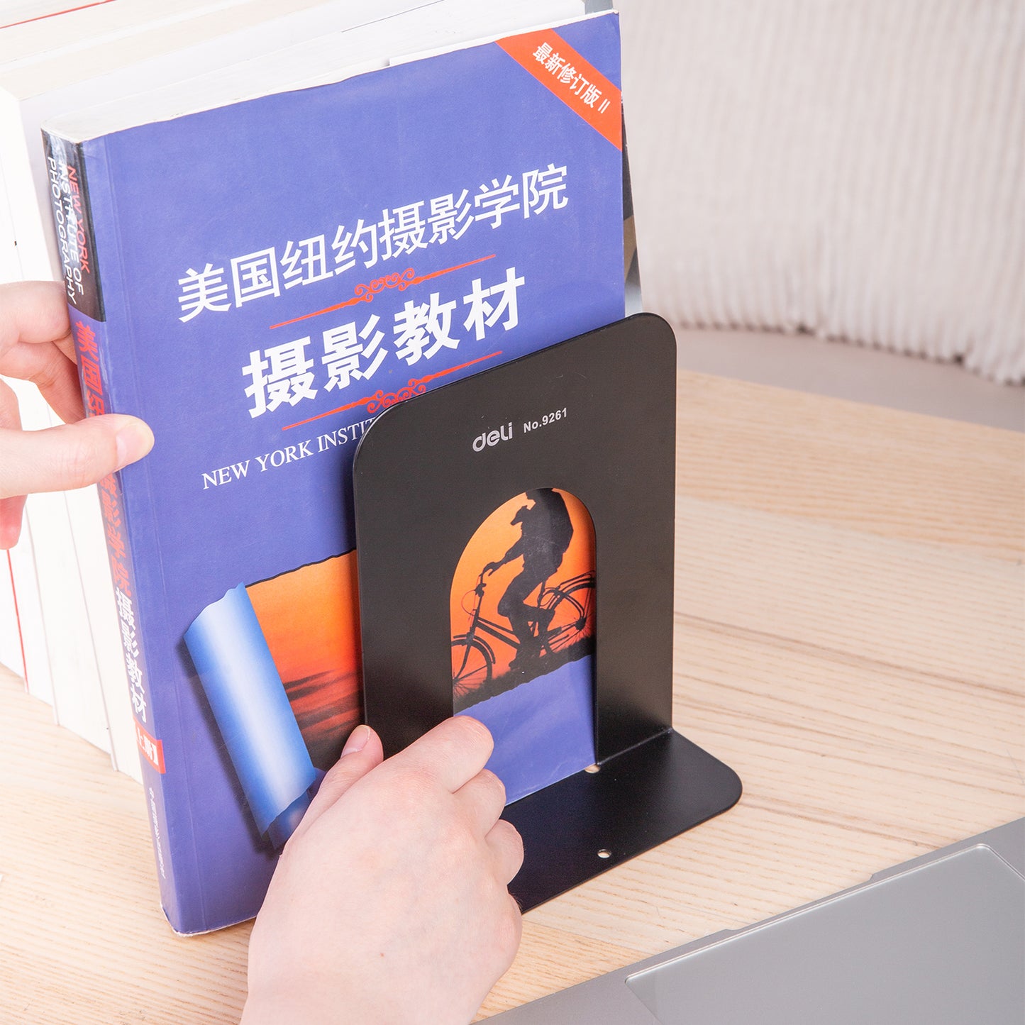 Deli Stationery-       Book End 6.5"(Black)(Pair) (SKU: E9261)