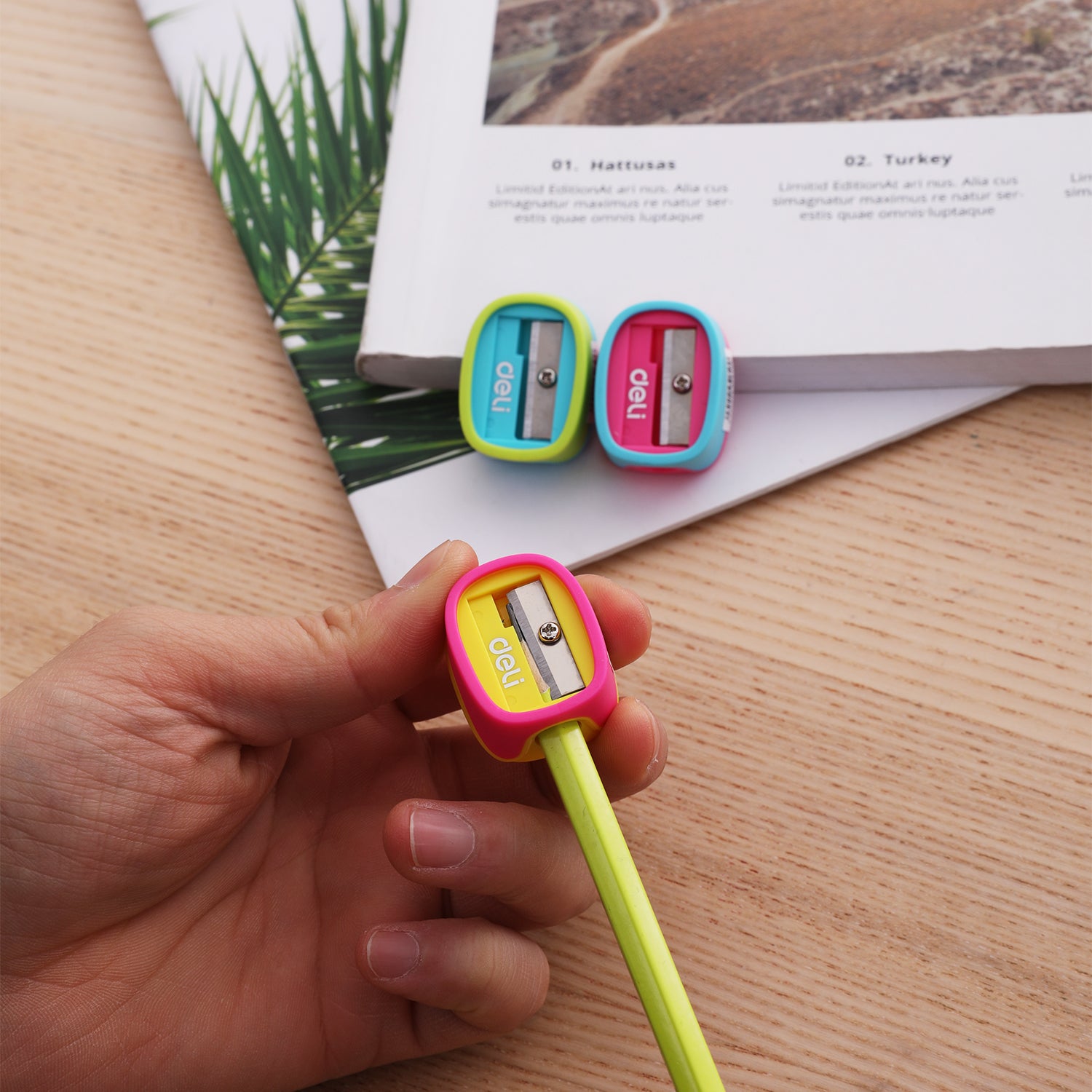 Deli Stationery- Pencil Sharpener1 hole for pencil 8mm (SKU: ER00903)