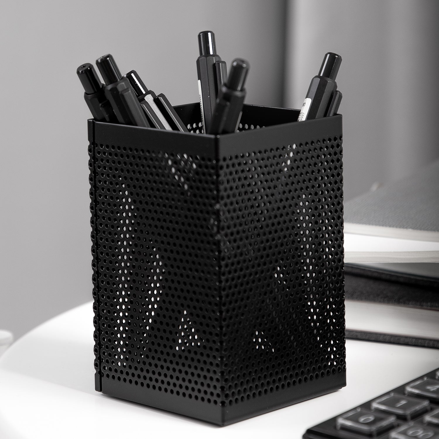 Deli Stationery-      Pen Stand(Black)(Pcs) (SKU: E908)